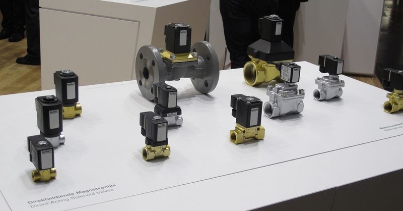 Bürkert präsentierte am Messestand ihr gesamtes Armaturen-Portfolio. (Bild: Ernhofer / PROCESS)