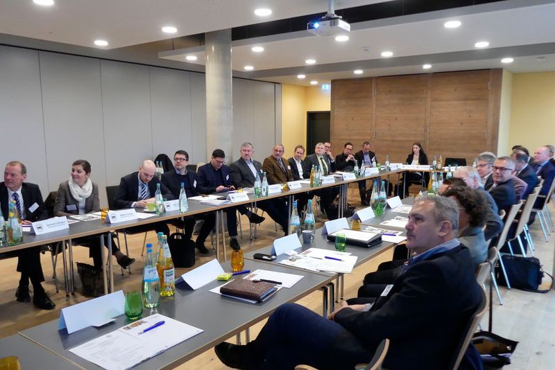 Vertreter von Herstellern, Importeuren und Landesverbänden waren nach Einbeck gekommen. (Büttner/»kfz-betrieb«)