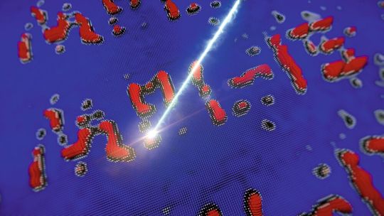 Ein gebündelter weicher Röntgenstrahl mit einem Durchmesser von weniger als 50 Nanometern schreibt zahlreiche Magnetwirbel, die zusammen den Begriff „MPI-IS“ ergeben. Ein gebündelter weicher Röntgenstrahl mit einem Durchmesser von weniger als 50 Nanometern schreibt zahlreiche Magnetwirbel, die zusammen den Begriff „MPI-IS“ ergeben.