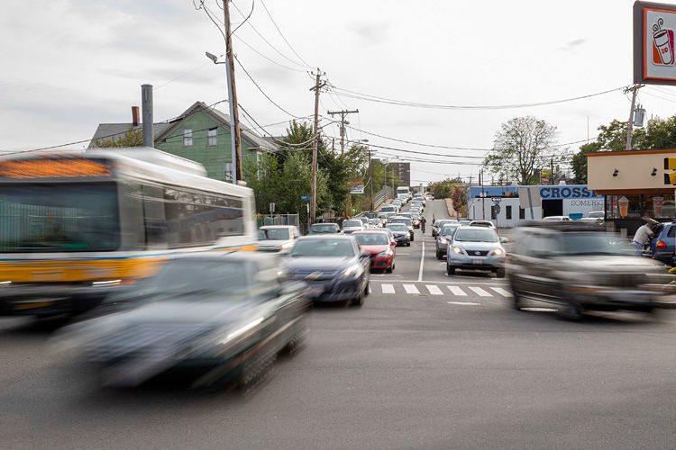 ... haben rund 60 Prozent mehr Autos in den Parkhäusern Platz. Eine neue Zugverbindung die das Parkhaus in nur sieben Minuten mit der Bostoner Innenstadt verbindet, könnte Pendlern dann den täglichen Arbeitsweg erleichtern. (Foto: Audi)