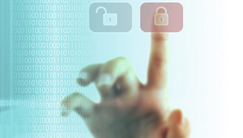 Sicherheit: Mit einem dreistufigen System von Schutzmaßnahmen, bestehend aus Training, allgemeinen IT-Sicherheitsmaßnahmen und speziellen kryptografischen Schutzbausteinen mit entsprechender Programmierung kann man industrielle Systeme vor Angriffen schützen.(Bild:  Maxim)