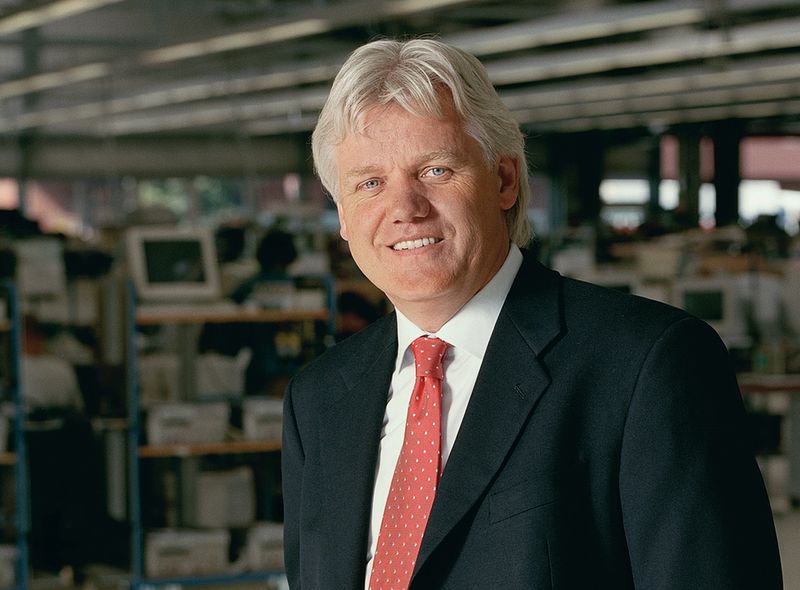 Hans Beckhoff, Geschäftsführer Beckhoff Automation: „Mit der neuen Panel-PC-Serie CP72xx mit integrierter Embedded-Control-Technologie kann der Maschinenbauer z.B. eine 50-Achsen-Steuerung realisieren.“ (Archiv: Vogel Business Media)