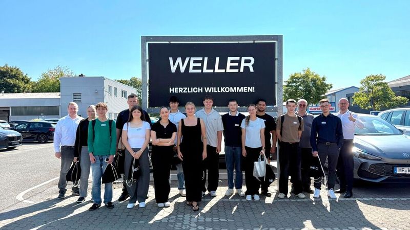 Die Weller Gruppe begrüßt 193 Auszubildende in acht verschiedenen Ausbildungsberufen an 42 Standorten. Mit ihrem Start verstärken sie die Teams an den Standorten der Unternehmensgruppe - unter anderem in Herford (Bild) und Hamm. Die neuen Auszubildenden werden in den kommenden Jahren in verschiedenen Bereichen des Unternehmens ausgebildet. Neben der Vermittlung von Fachwissen erhalten sie die Möglichkeit, unterschiedliche Abteilungen kennenzulernen und praktische Erfahrungen im Arbeitsalltag zu sammeln. (Bild: Weller)