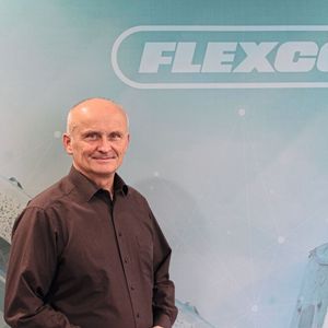 Harry Schiminski, Flexco: „Der Kontakt zwischen Abstreifblatt und Förderband muss immer gleichbleibend sein. Ein Abstreifer, der zwar vorhanden ist, seine Aufgabe aber nicht ausreichend erfüllt, vermittelt schnell ein falsches Gefühl der Sicherheit.“ (Bild:  Flexco Europe)