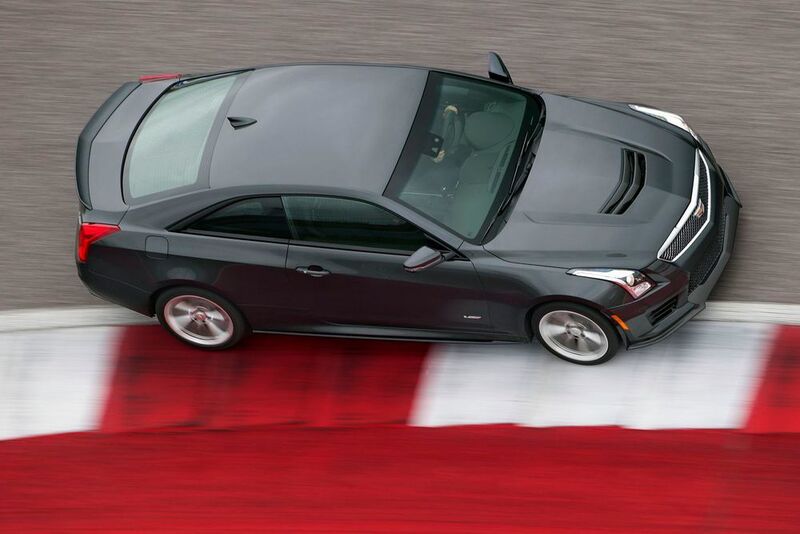 Der Spurt von 0 auf 100 km/h dauert 3,9 Sekunden, und die Spitze liegt bei sensationellen 304 km/h.  (Cadillac)