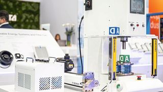 Die elektrische Servopresse AM-ESP S ist ausgestattet mit Sensorik und intelligenter Antriebssteuerung. So lassen sich Kraft und Weg exakt regeln und dokumentieren. (Bild: Delta Electronics)