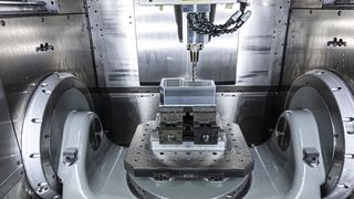 Im Verhältnis zur Stellfläche hat die C 32 U einen sehr großen Arbeitsraum. (Bild: Hermle)