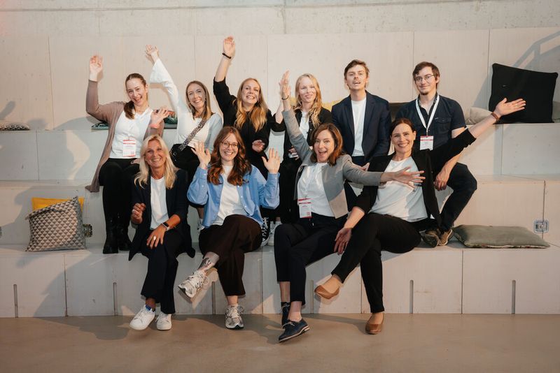 Das Team der Vogel IT-Akademie bedankt sich bei allen Teilnehmern, Partnern, Speakern und Ausstellern für diese erfolgreiche ISX 2026. Bis nächstes Jahr! (Bild: Manuel Emme)