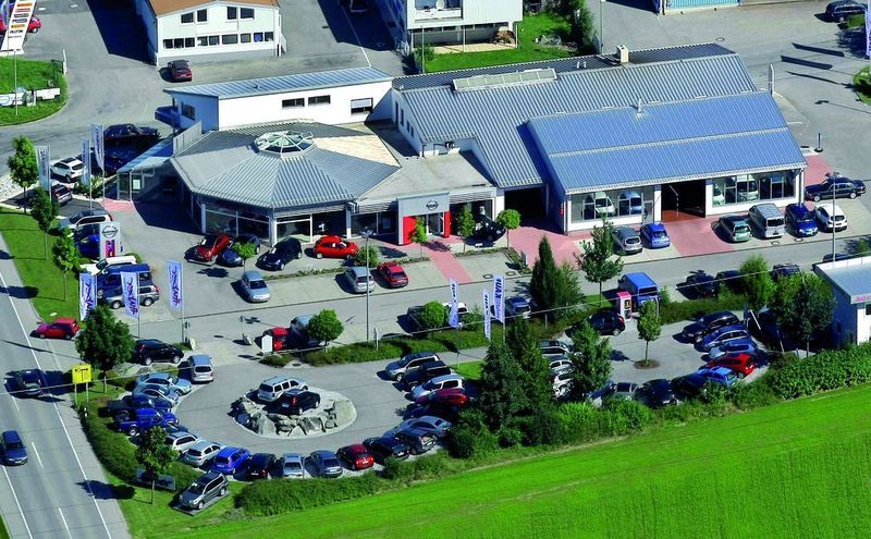 Die Wasserburger Zentrale aus der Vogel-Perspektive: Hier laufen die Fäden des Nissan-Vertriebs des „Autohimmel Bayern“ zusammen. (Archiv: Vogel Business Media)
