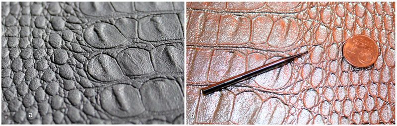 Da die Narbungstiefe der Krokodilhaut-Strukturen (links als Kunststoffteil) bis zu 2 mm beträgt, wird die Form in Stahl gefräst (rechts). (Bild: Sescoi/Köster)