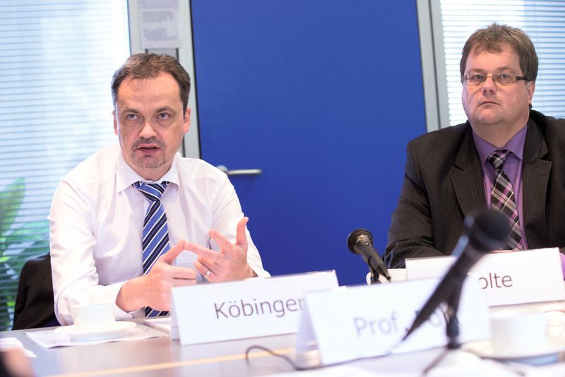 Franz Köbinger (li.): „Eine spezielle Norm für IT-Security gibt es nicht“, Uwe Nolte: „Die Bereitschaft für Security ist bei Maschinen- und Anlagenbauern hoch.“ (Bilder: elektrotechnik/Gollin)