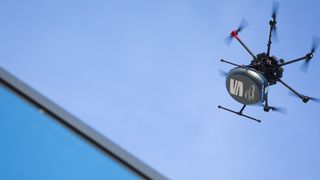 Das Seat Werk in Martorell setzt bei der Lieferung von Fahrzeugteilen künftig auf Drohnen. (Seat)