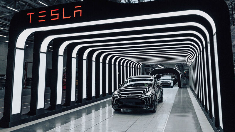 Im Werk in Grünheide bei Berlin will Tesla später 500.000 E-Autos jährlich herstellen. 