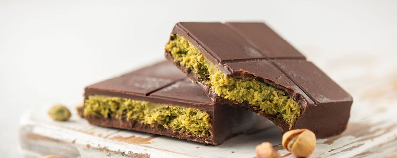 Vorsicht bei so genannter Dubai-Schokolade: Labortests zeigten besonders bei Importware Mängel bei der Kennzeichnung von Inhaltsstoffen wie Allergenen – und sogar Schimmelpilzgifte wurden nachgewiesen. (Symbolbild)(Bild:  murziknata - stock.adobe.com)