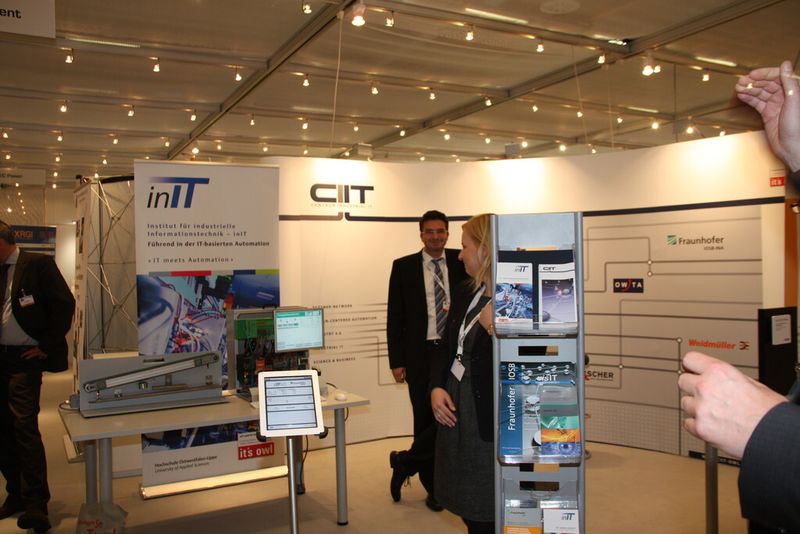 Unter den Forschungspartnern des Spitzenclusters sind auch das Institut für industrielle Informationstechnik (inIT) der Hochschule Ostwestfalen-Lippe und das Fraunhofer-Anwendungszentrum Industrial Automation (IOSB-INA), die gemeinsam im Centrum Industrial IT (CIIT) in Lemgo an der Zukunft der IT-basierten Automation arbeiten. (Finus)