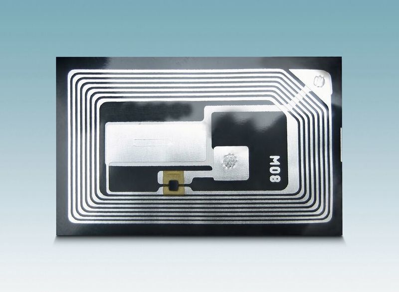 Der RFID HF-Transponder besteht aus einer Antenne, einem Speicher-Chip sowie dem Trägermaterial. (Phoenix Contact)