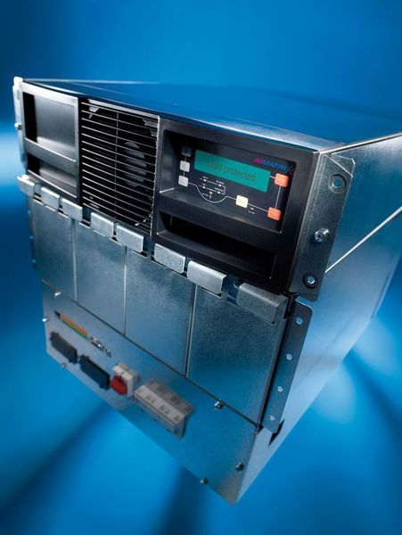 Die Rittal PMC 40 mit 10 oder 20 kW pro USV-Modul ist dank der 19?-Bauform unabhängig vom Gehäuse einsetzbar. Sie gewährleistet, dass produktionskritische Systeme auch bei einem Stromausfall weiter laufen. (Archiv: Vogel Business Media)