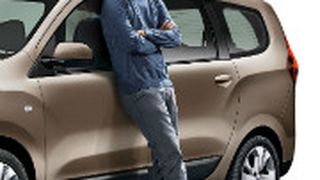 Ex-Fußballprofi Mehmet Scholl wirbt für den Dacia Lodgy. (Foto: Renault)