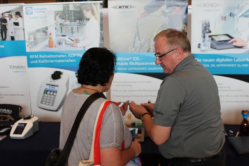 Impressionen der Lab-Supply Dresden vom 28. August 2019  Im Internationalen Congress Center des Maritim Hotels Dresden fanden sich zahlreiche Besucher ein, um mit den Ausstellern von Labortechnik und Verbrauchsmaterial ins Gespräch zu kommen. Impressionen vom Messetag sowie einige Besucherstimmen finden Sie in dieser Bildergalerie. Die nächste Lab-Supply ist am 25. September 2019 in Münster. Weitere Infos zu den kommenden Lab-Supply-Messen finden Sie auf www.lab-supply.info.   Lese-Empfehlung: Nachbericht zum erfolgreichen Auftakt der Lab-Supply in Wien. (Bild: LABORPRAXIS, C. Lüttmann)