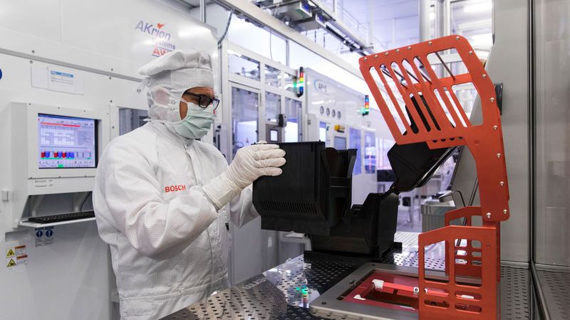 Für die wachsenden Anwendungen von Halbleitern in der Mobilität und im IoT errichtet Bosch eine Chipfabrik in Dresden. Mehr als eine Milliarde Euro investiert das Unternehmen bis 2021 in die neue Fertigungsanlage. (Bosch)