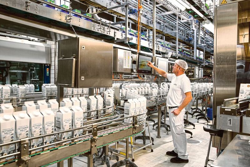 Noax-Industrie-PC vereinfachen Produktion, Verpackung und Logistik bei Gropper, einem Abfüller von Milch, Wasser und Fruchtsaft.