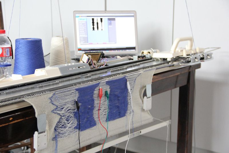 NeuroKnitting: Stricken per Gehirnwellensteuerung (Mar Canet)