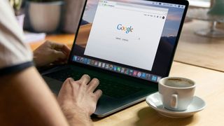 Immer häufiger greifen User bei ihren Recherchen auf KI-Chatbots, anstatt auf klassische Suchmaschinen zurück.  (Bild: Unsplash)