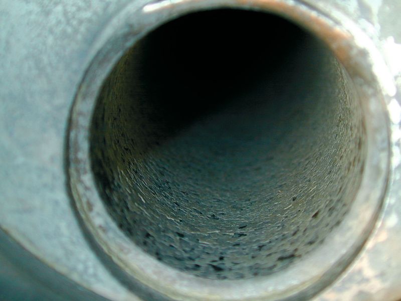 Belagsbildung in einem Coriolis-Messrohr (Bild: Endress + Hauser)