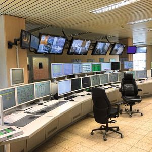 Da die Ausstattung des Leitstands in die Jahre gekommen war, entschieden sich die Verantwortlichen bei HeidelbergCement für eine komplette Neugestaltung.(Bild:  Heidelberg Cement)