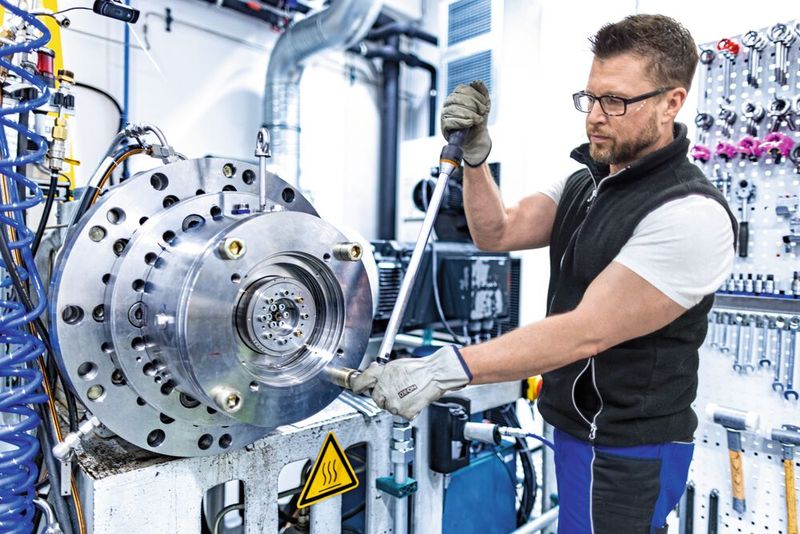 Einfach kann jeder: Gleitring- und Kompressorendichtungen in höchst anspruchsvollen Anwendungen wie auf Bohrinseln oder in Kraftwerken... (Bild: EagleBurgmann)