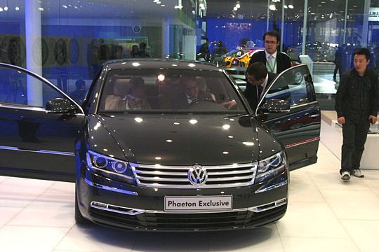 Volkswagen hat den Oberklasse-Phaeton noch einmal für die Auto China überarbeitet. (Archiv: Vogel Business Media)