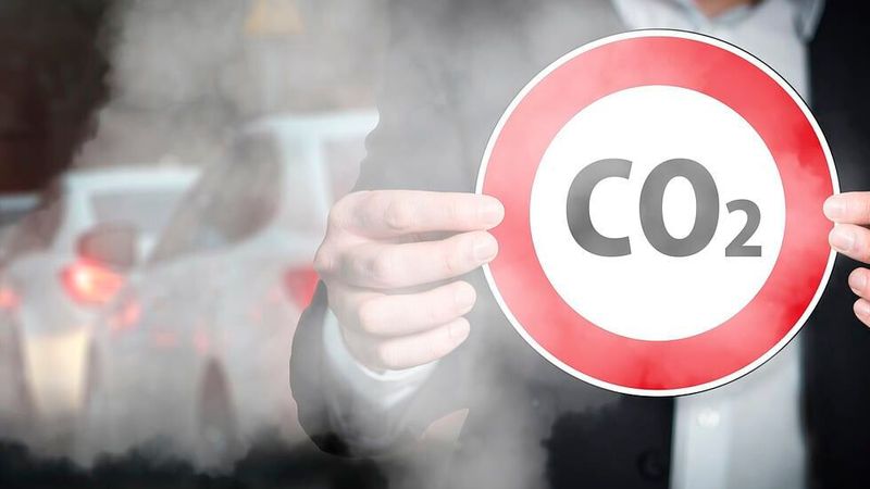 Der ZDK wertet den Maßnahmenkatalog des Expertenbeitrats Klimaschutz als zu einschränkend für die individuelle Mobilität. Zur Senkung der CO2-Emissionen im Autoverkehr seien unter anderem dynamische Tempobeschränkungen auf der Autobahn und der stärkere Einsatz von synthetischen Kraftstoffen geeignet.(Bild:  frei lizenziert /  Pixabay)