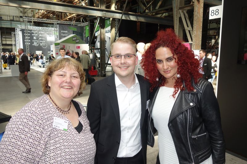 (v. l.) Anke Abdennaim und Christopher Deitelhoff, ALSO, mit Besa Agaj, IT-BUSINESS (Bild: IT-BUSINESS)