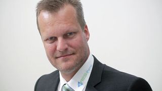Marc Hackländer, Geschäftsführer der FPL FRESHParcel Logistik GmbH & Co. System KG.  (Bild: Dirk Mahler/Fraunhofer IFF)
