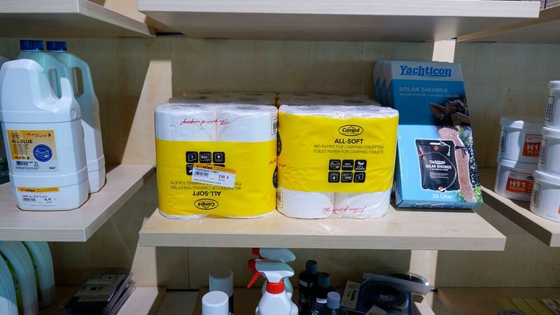 ... speziellem Klopapier für Campingtoiletten. (Bild: Rosenow/»kfz-betrieb«)