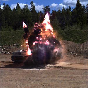 Im kürzlichen Härtetest beim Swedish EOD and Demining Centre/Swedec brachte der Digger D250 450 Anti-Personen-Minen und drei Panzerminen mit bis zu 8 kg TNT zur Explosion – und die Lager funktionieren immer noch einwandfrei.