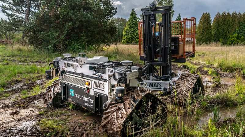 Fährt durch dick und dünn: Ein Modulares autonomes Transportsystem (MATS) im Einsatz.(Bild:  Indigo/Fraunhofer IOSB-AST)