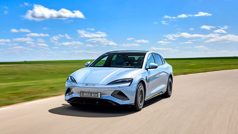 Der BYD Seal soll im September auf der IAA in seiner europäischen Version zu sehen sein.(Bild:  BYD)