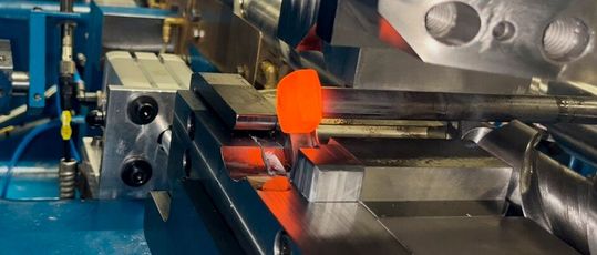 Deformed bolt head after upsetting and turning.(Image: Aachen mechanical engineering)