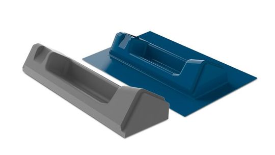 Eine vakuumgeformte Form, die mit dem FDM aus Titan Atlas 3.6 und PC-GF10 mit 10 Prozent Fülldichte für das Thermoformen einer 3 Millimeter dicken FR-Bahnplatte mit Polycarbonat-Platten gemäß EN 45545-2:2013 R1 gedruckt wurde.(Bild:  3D Systems)