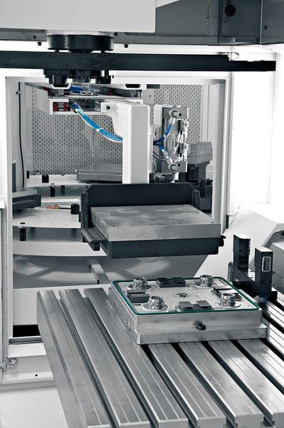 Bild 3: Arbeitspaletten sind eine Möglichkeit zur Automation bei den Bearbeitungszentren der HPM-Baureihe des Mikron-Labels von Agie Charmilles. Bilder: Agie Charmilles (Archiv: Vogel Business Media)