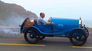 Alte Fahrzeuge stoßen deutlich mehr Schadstoffe aus als Neuwagen. Wegen ihres geringen Anteils an der Gesamtfahrleistung sind die Emissionen aber vernachlässigbar. (picture alliance  Sodapix AG)