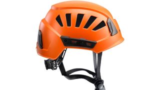 Der Industriekletterhelm „Inceptor GRX“ bietet bei Kriterien wie Tragekomfort und Ergonomie viele Vorteile – beispielsweise mit größtmöglichen Belüftungsöffnungen. (Skylotec)