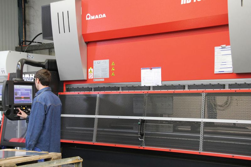 Der Bediener kann neue Abkantwerkzeuge einfach auf Knopfdruck von der Maschine rüsten lassen. (Bild: Itasse)