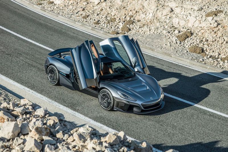Wie es sich für einen Supersportler gehört, hat auch der C_Two Flügeltüren. (Rimac)