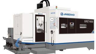 Die GRET400 ist ein 5-Achs-HSC-Bearbeitungszentrum mit vollautomatischen Bearbeitungsmöglichkeiten zur Herstellung von Werkstücken mit Geometriegenauigkeiten im Mikrometerbereich und Oberflächen in Nano-Qualitäten. Die auf der EMO vorgestellte Maschine besitzt ein von vorn zugängliches Werkzeugmagazin mit 73 Plätzen und kann sehr einfach z. B. von der Rückseite aus automatisiert werden.  (Bild: Beijing Jingdiao)