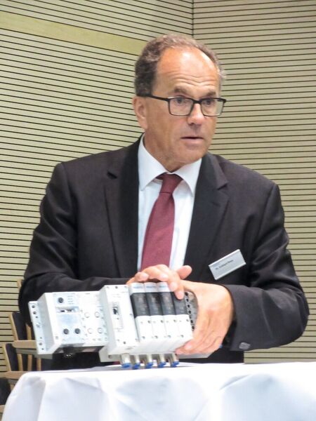 Eckhard Roos explaining the benefits of Festo's new Motion Terminal at yesterday