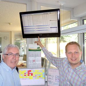 Unternehmensleiter Bernhard gr. Austing (l.) und sein Geschäftsführer Andreas Robke(Bild:  Mischfutterwerk Austings)