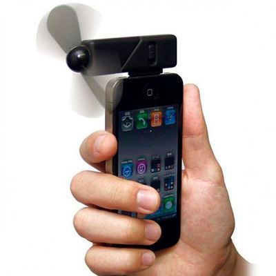Wenn es mal zu heiß wird, schafft der Ventilator für iPhone und iPod Touch Abhilfe. Bei www.radbag.de kostet der Ventilator 11,95 Euro. (www.radbag.de)
