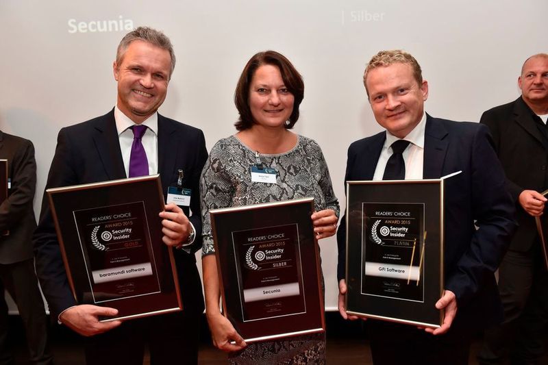 Die Gewinner des Security-Insider Award 2015 in der Kategorie Patch Management: Uwe Beikirch von Baramundi Software, Sonja Tietz von Secunia und Thomas Witting von GFI Software. (VIT)
